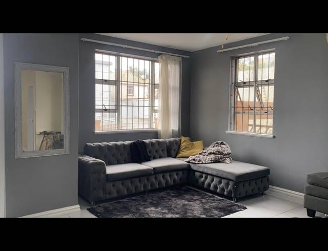 1.5 BEDROOM FLAT FOR SALE IN GLENWOOD